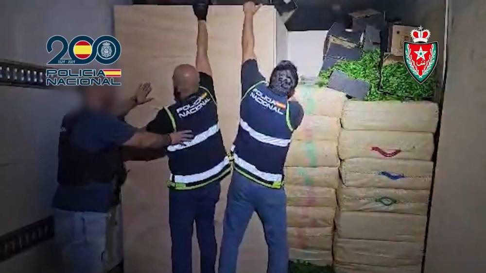 الاتجار الدولي بالمخدرات والان