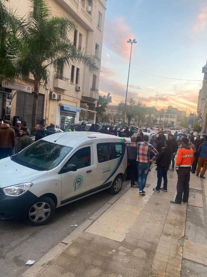 تجار قيسارية العلج بفاس ينتفضون ضد شركة "فاس باركينغ" ويرفضون رصدها للمخالفات في ثاني يوم من انطلاقها