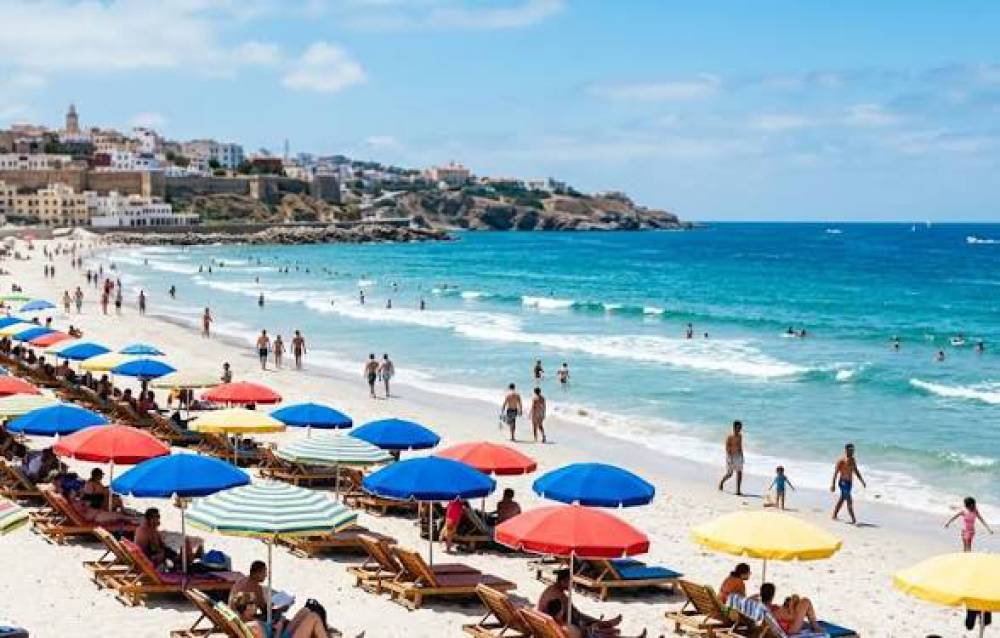 منع كراء المظلات والكراسي بشواطئ الدار البيضاء صيف 2026 لضمان المجانية