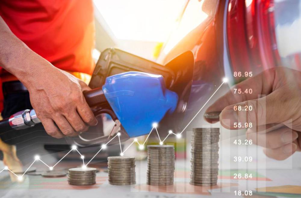 تراجع أسعار النفط وسط ترقب لمحادثات سلام محتملة بين روسيا وأوكرانيا