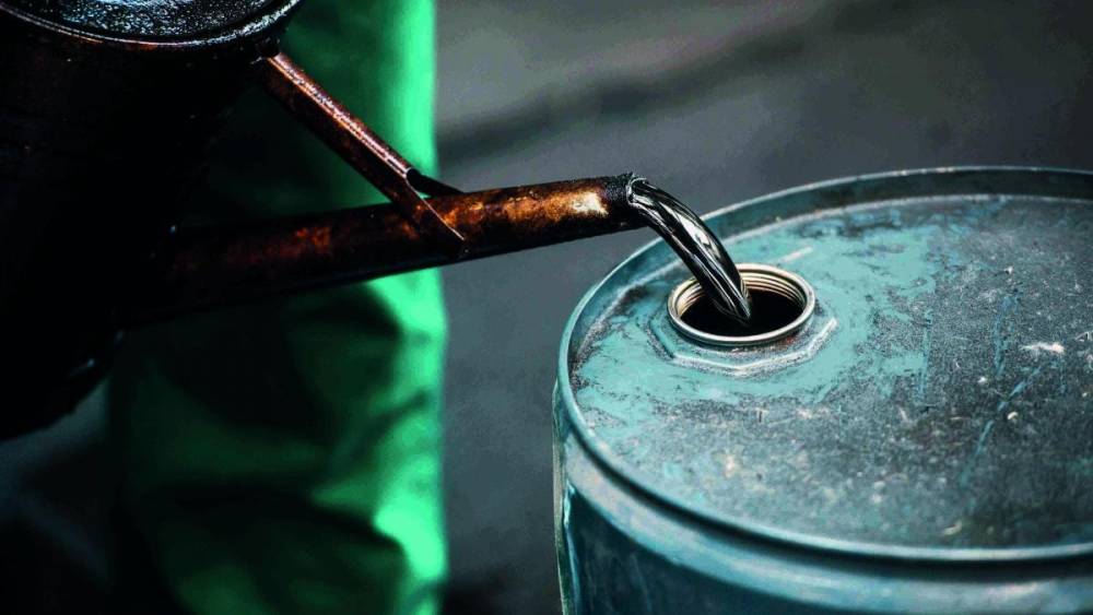 اقتصاد : سعر النفط ينخفض إلى أدنى مستوياته
