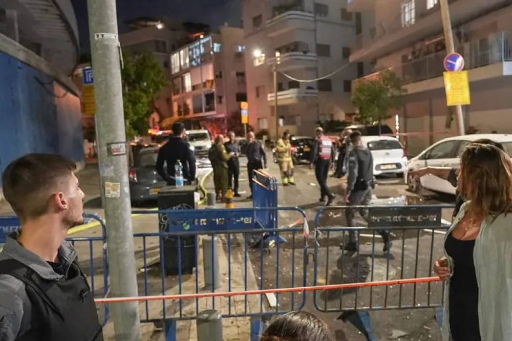 قتيل وجرحى في انفجار بتل أبيب والحوثيون يتبنّون العملية
