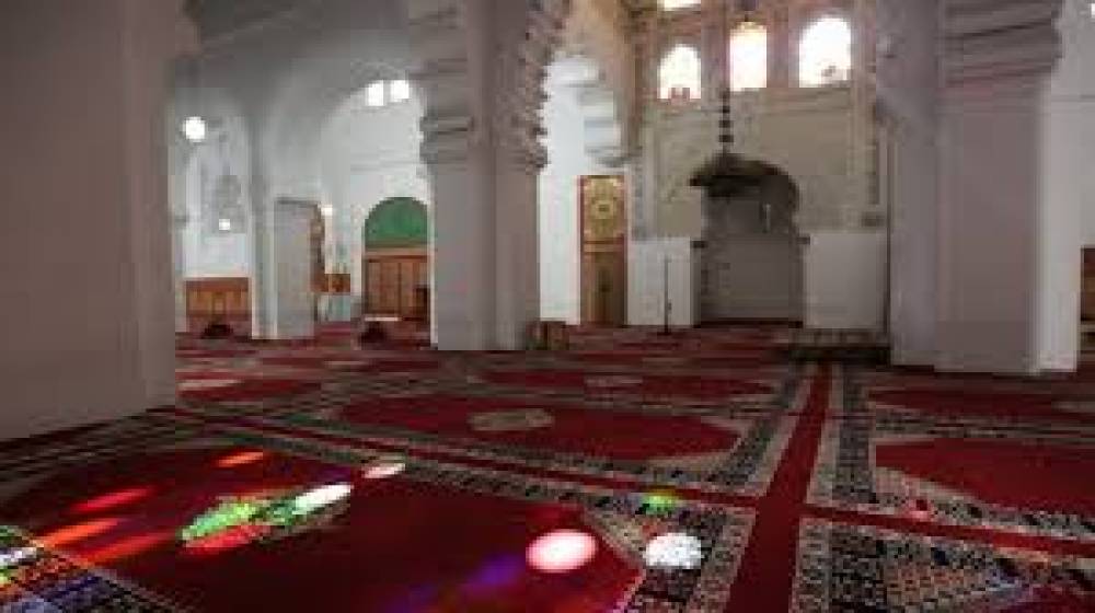 وجدة... إمام مسجد بحي المير علي يطرد طفلًا صغيرًا بعنف: أين الرحمة؟