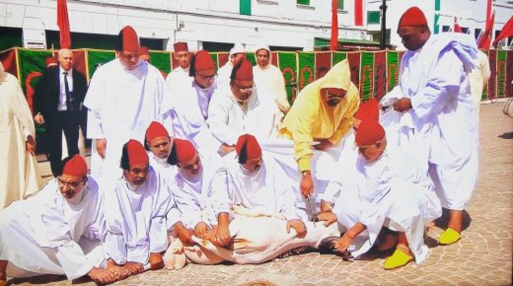 أمير المؤمنين يؤدي صلاة عيد الأضحى المبارك بمسجد الحسن الثاني بتطوان