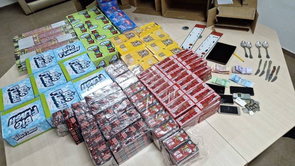 توقيف شخصين بالجديدة وحجز 27 ألفا و500 مفرقعة وشهاب ناري مهرب