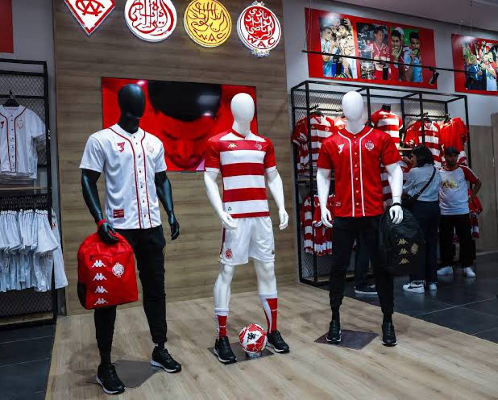 Wydad AC يفتتح متجره الجديد بالمعاريف.. والجماهير تصنع الحدث في قلب البيضاء!
