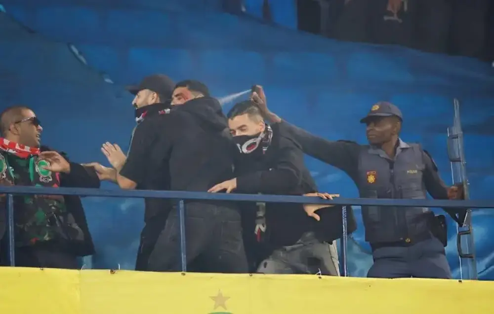 “الكورفاتشي” تستنكر الاعتداء على جماهير الجيش الملكي بجنوب إفريقيا وتطالب بحمايتها