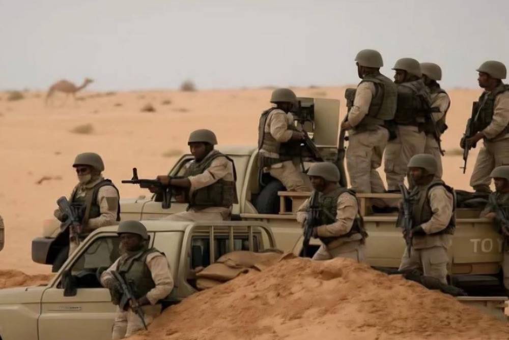 الجيش الموريتاني يطرد منقبي “البوليساريو” من المنطقة العازلة ويشدد تأمين الحدود مع المغرب