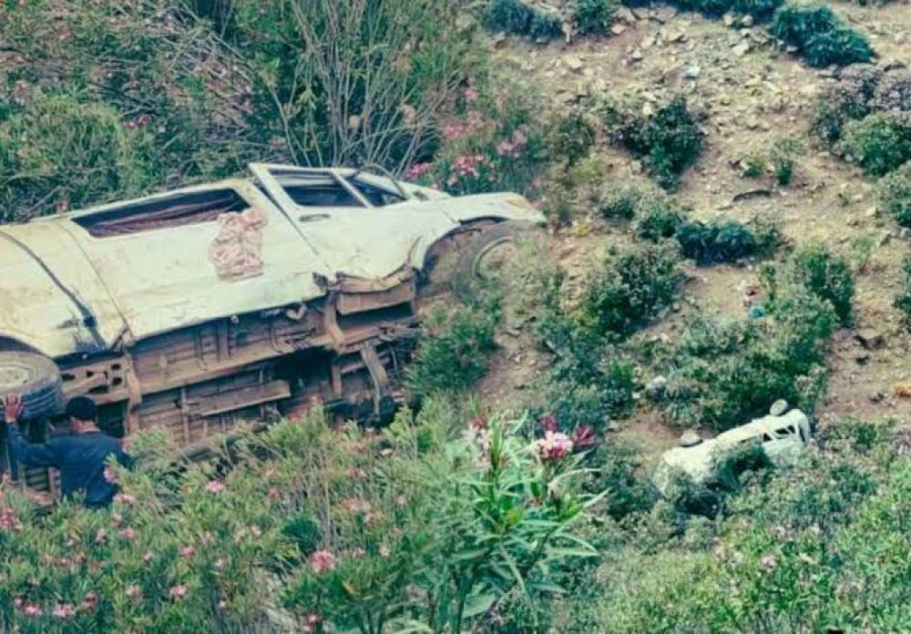 فاجعة بأولماس.. مصرع 4 تلاميذ وإصابة العشرات في حادث انقلاب سيارة للنقل المزدوج