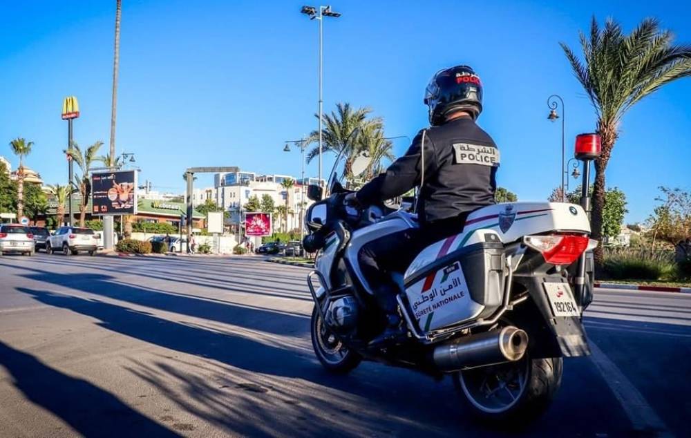 فاس.. شرطي يستعمل سلاحه الوظيفي لتوقيف أربعيني يحوز على سكينين