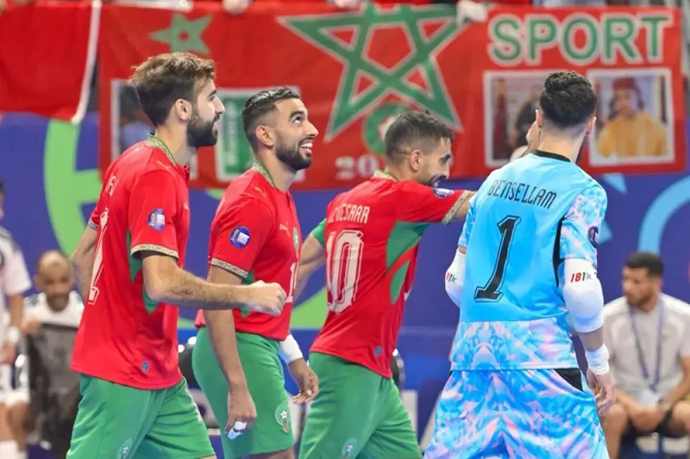 أسود القاعة في مواجهة مصر بنصف