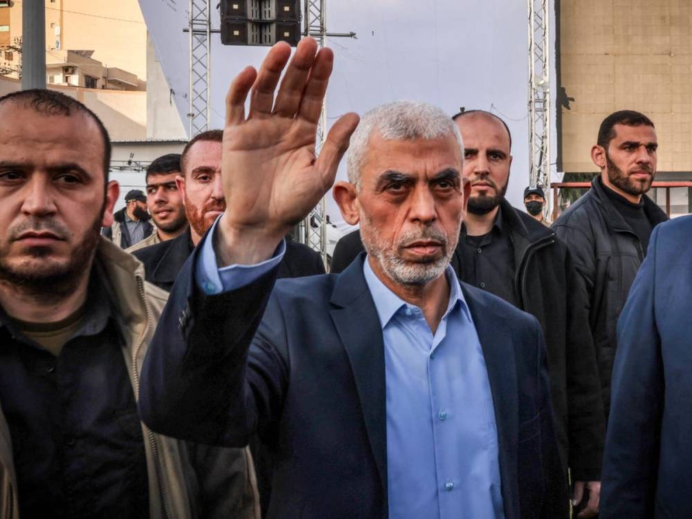 الغارديان: هل ينهي قتل السنوار أو القبض عليه الحرب في غزة؟.. البعض يقول إنها فنتازيا