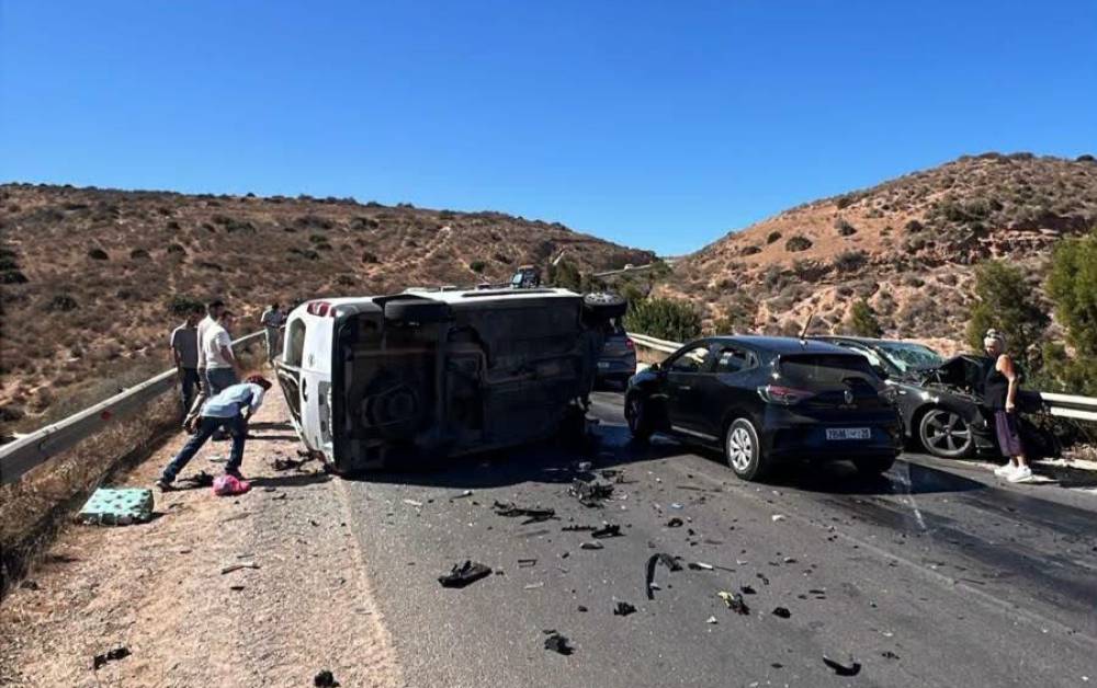 فاجعة على الطريق الساحلية بين رأس الماء والناظور.. مصرع 5 أشخاص في حادثة سير مميتة