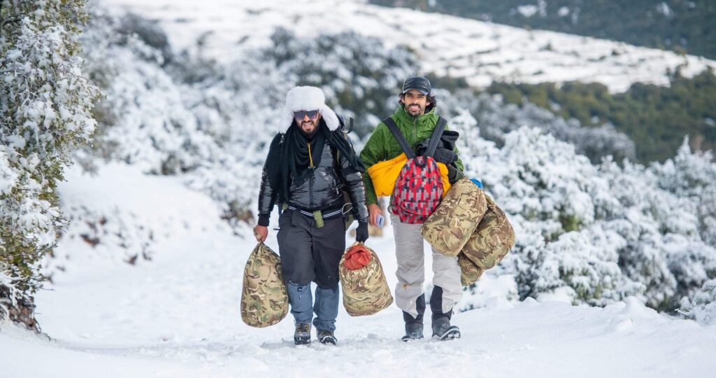 في غياب للمنتخبين..مؤثرون وأطباء يدخلون الفرحة على سكان بويبلان المحرومين من أبسط ظروف العيش