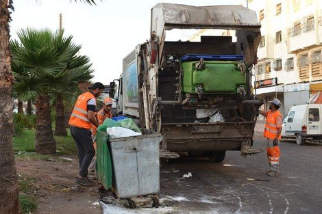 بسبب تهميشهم.. عمال النظافة يتهمون عمدة الدار البيضاء بإقصاءهم